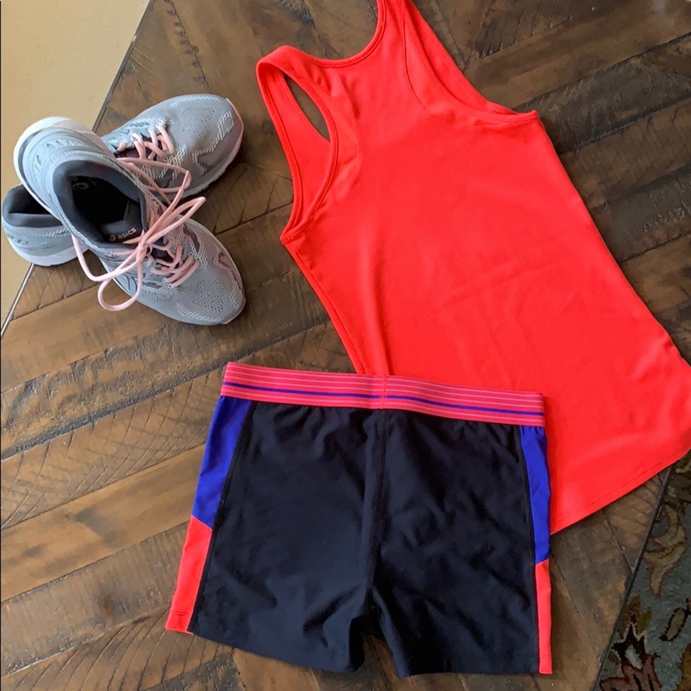 Under Armor Heat-Gear tank and compression shorts - Picture 2 of 6